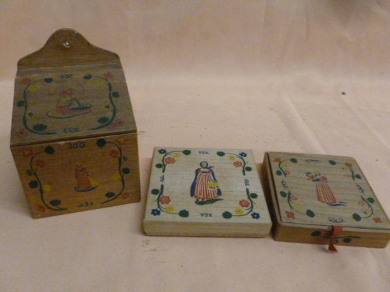 lot 126 image: Vintage Salt Safe