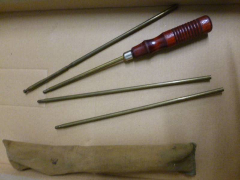 lot 129 image: Vintage Gun Cleaning Kit
