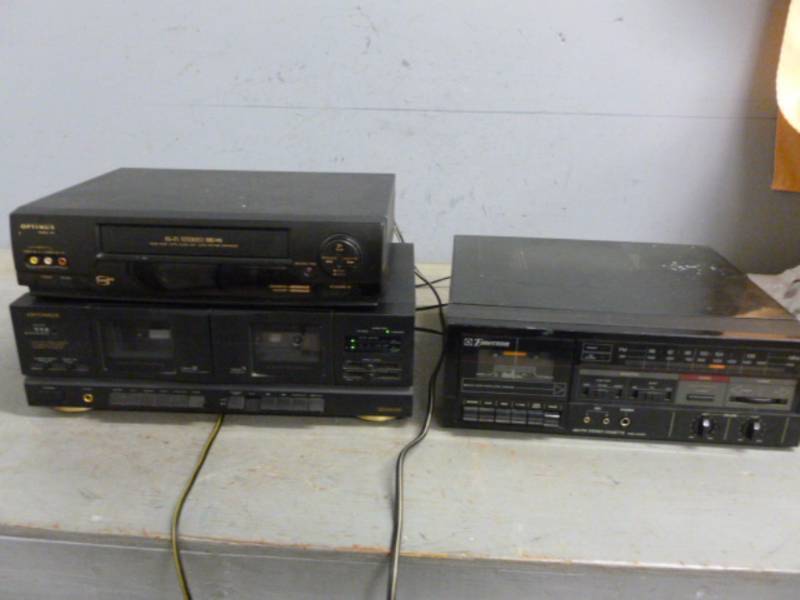 lot 140 image: Electronics