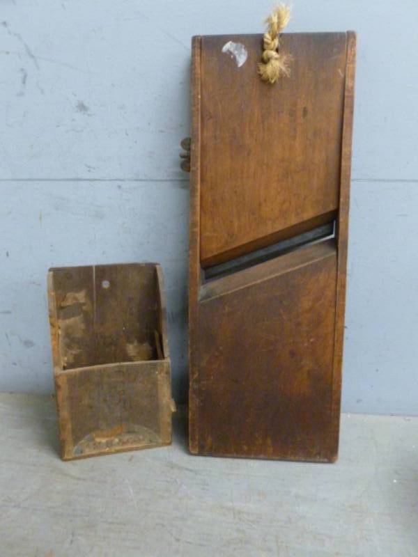 lot 145 image: Antique Decor