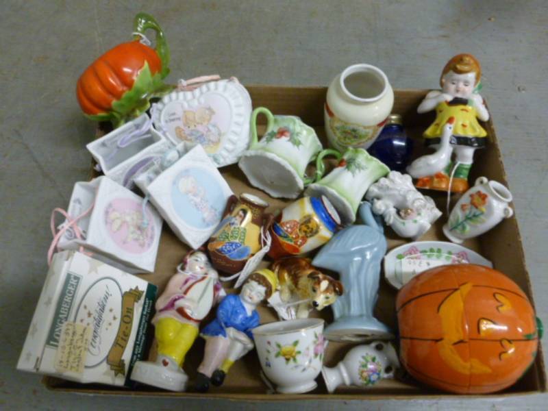 lot 154 image: Vintage Items