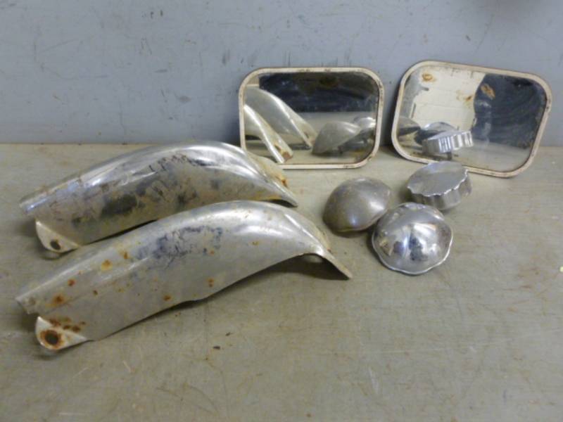 lot 204 image: Vintage Car Parts