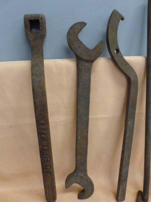 lot 208 image: Vintage Implement Tools