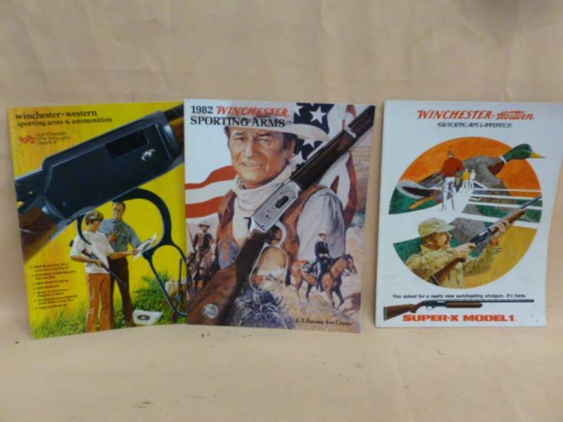 lot 211 image: Vintage Gun Booklets