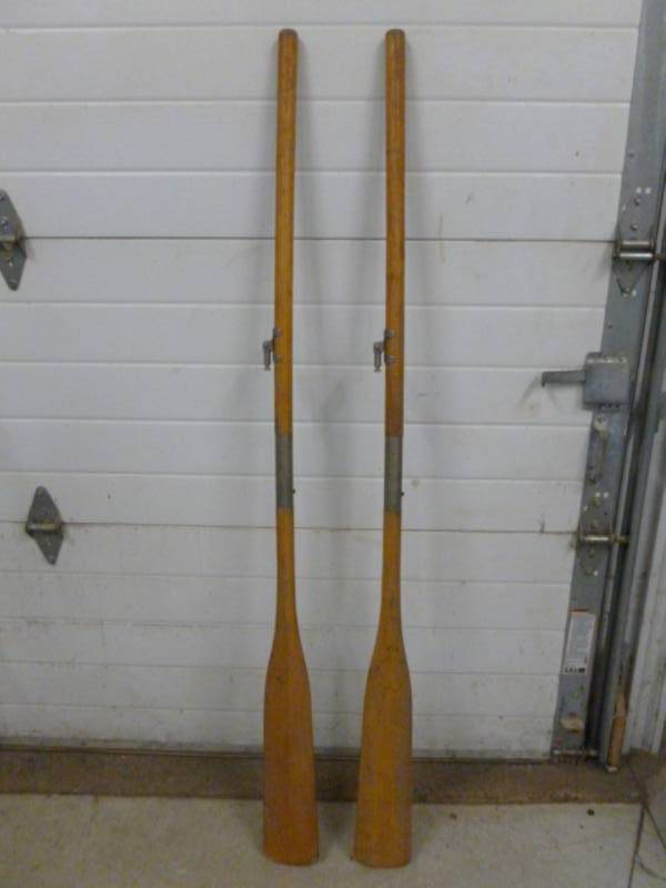 lot 218 image: Vintage Boat Oars