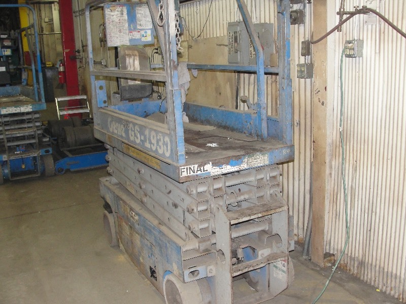 1 - MODEL # 1930  GENIE LIFT  ( 19 FT. LIFT HEIGHT )