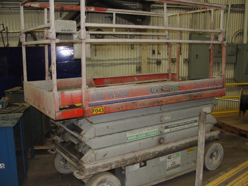 1 -SKYJACK  MODEL # 4626  GENIE LIFT  ( 26 FT. LIFT HEIGHT )