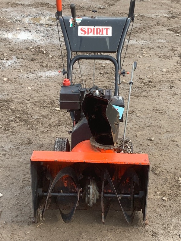 lot 7 image: Spirit 523 Snow Blower
