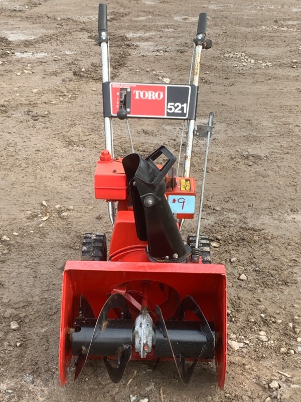 lot 9 image: Toro 521 Snow Blower