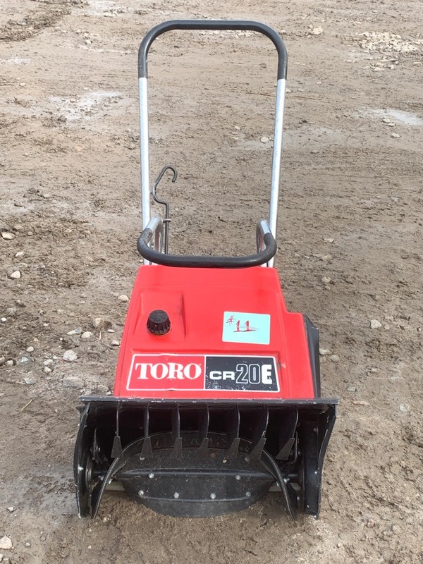 lot 11 image: Toro CR20-E Snow Blower