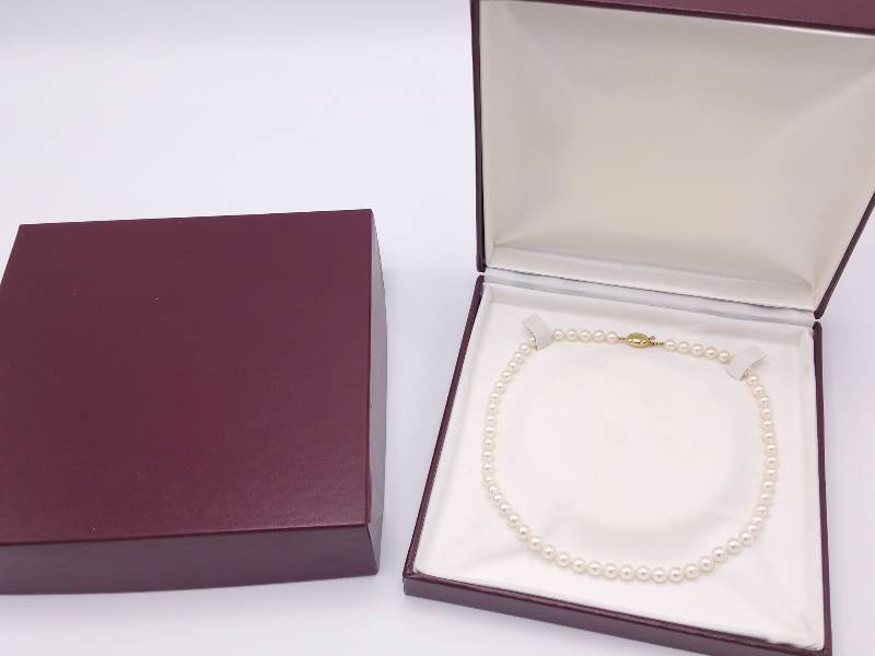High Grade Lustery Estate Pearl Necklace in a 14k Yellow Gold Clasp