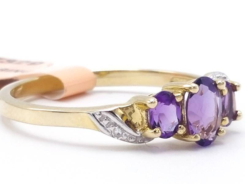 Ladies Amethyst and Diamond Estate Ring in 10k Yellow Gold