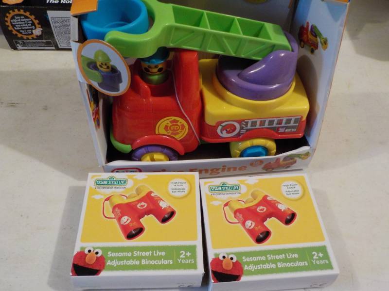 lot 8 image: Fun Time Fire Engine and 2 Sesame S...
