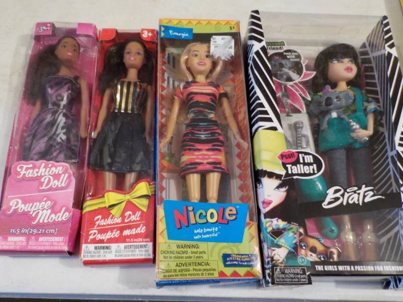 lot 25 image: 4 Dolls...