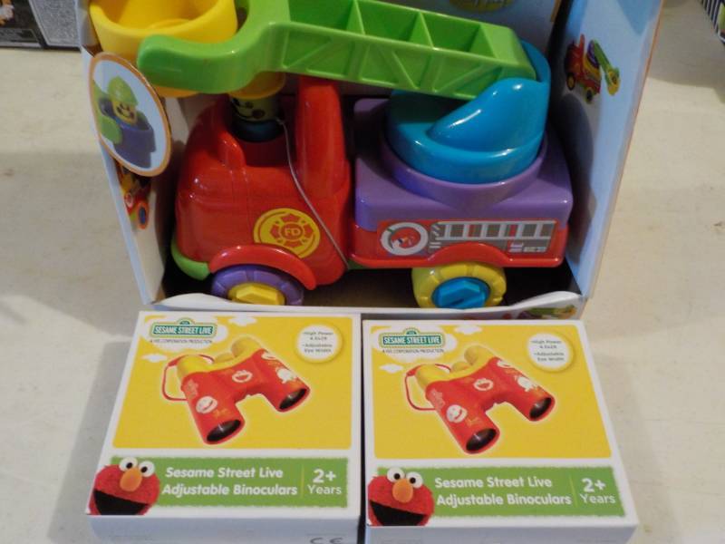 lot 32 image: Fun Time Fire Engine and 2 Sesame S...