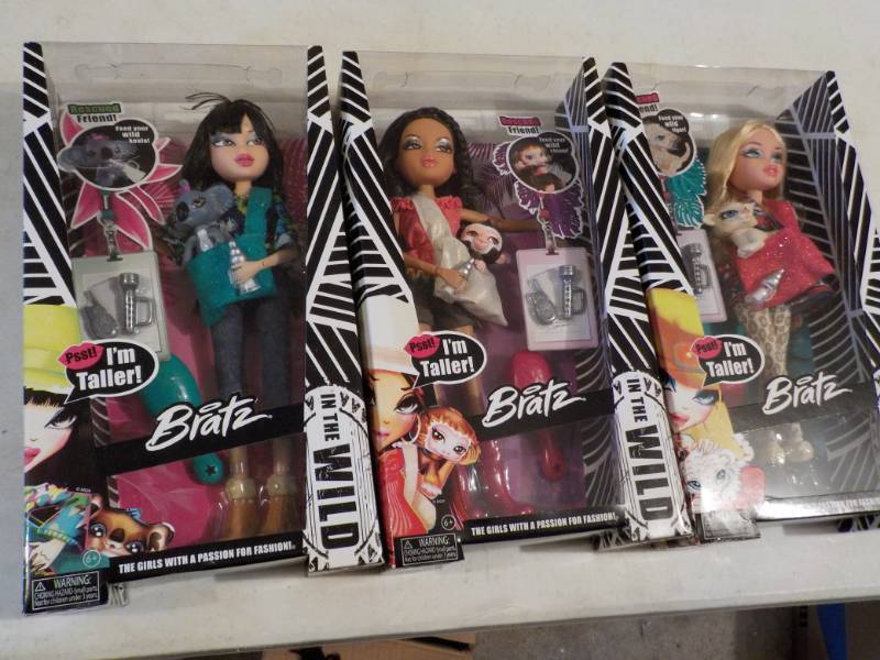 lot 45 image: 3 Bratz Dolls...