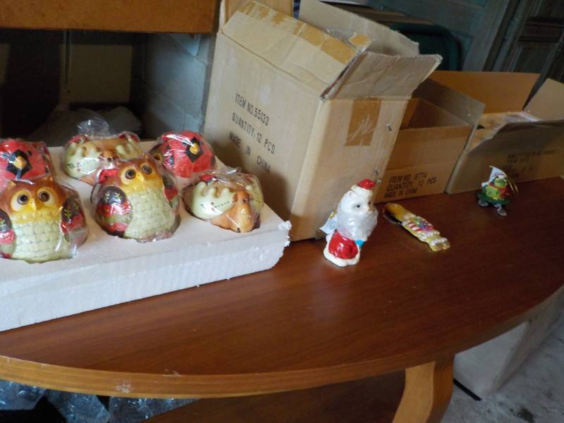 lot 66 image: Lot of Xmas Ornaments  6 assorted ...