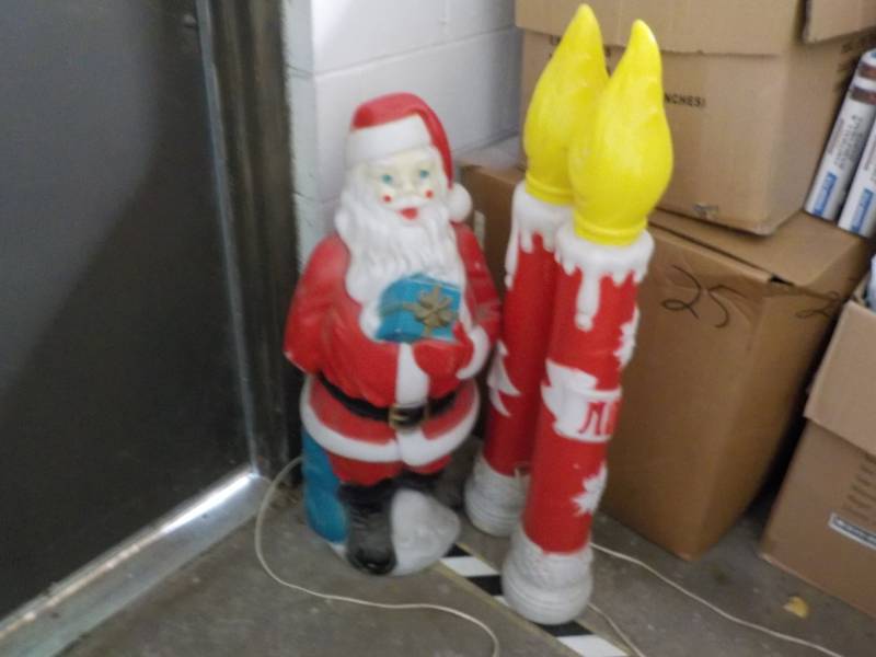 lot 76 image: Lighted 2 Xmas Candles, 39 Tall an...