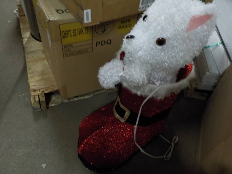 lot 95 image: 32 80 Light LED Animated Tinsel Re...