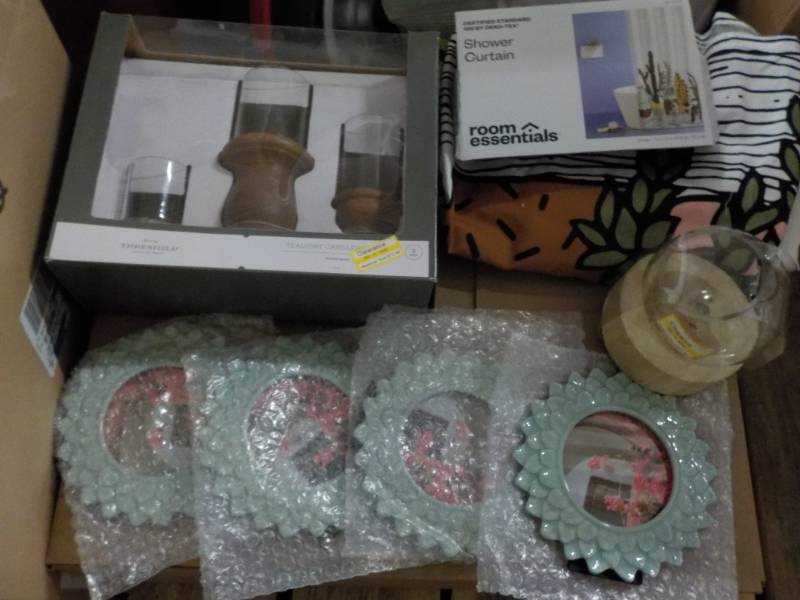 lot 113 image: Shower Curtain, Candle Holders and ...