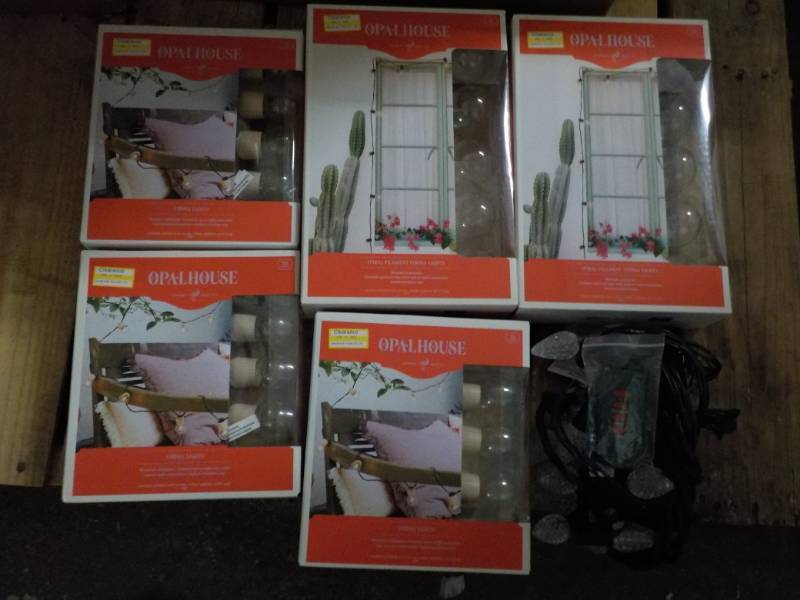 lot 116 image: Opal House Lights...