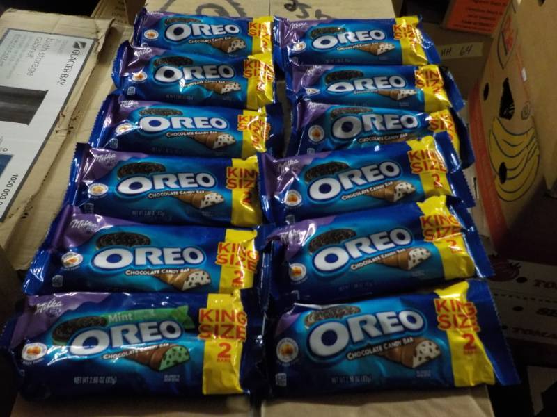 lot 146 image: Oreo King Size...