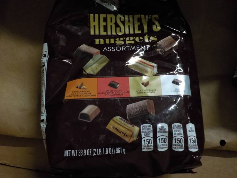 lot 150 image: Hersheys Nuggets 30 oz Bag...