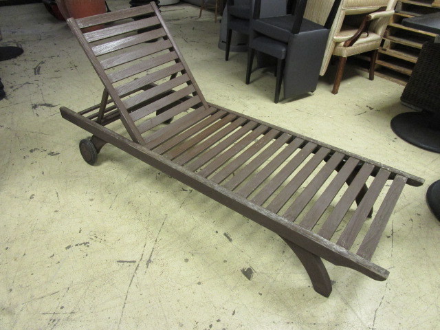 WOOD CHAISE LOUNGE