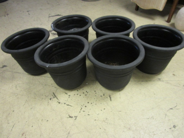 PLANTER POTS