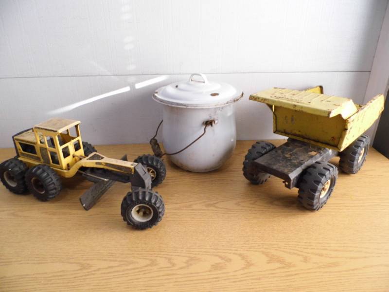 lot 1 image: Vintage Tonka Trucks - Chamber Pot