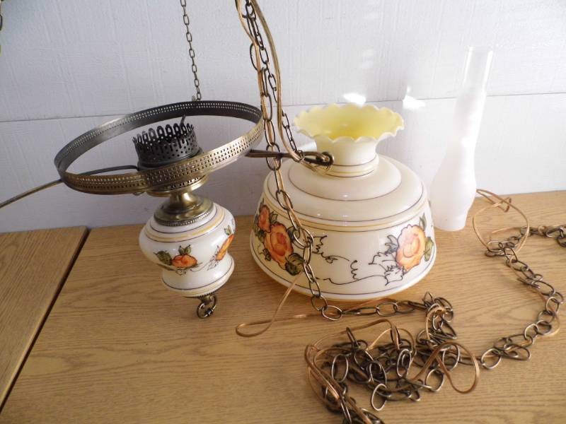 lot 3 image: Vintage hanging Lamp