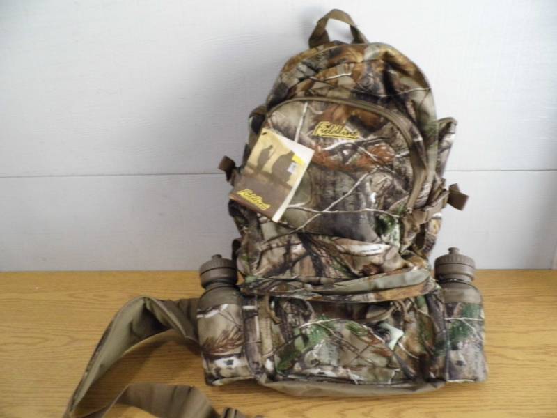 lot 13 image: Fieldline Cammo Backpack