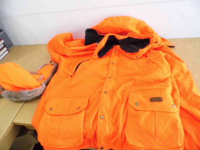 lot 30 image: Jacket - Hat