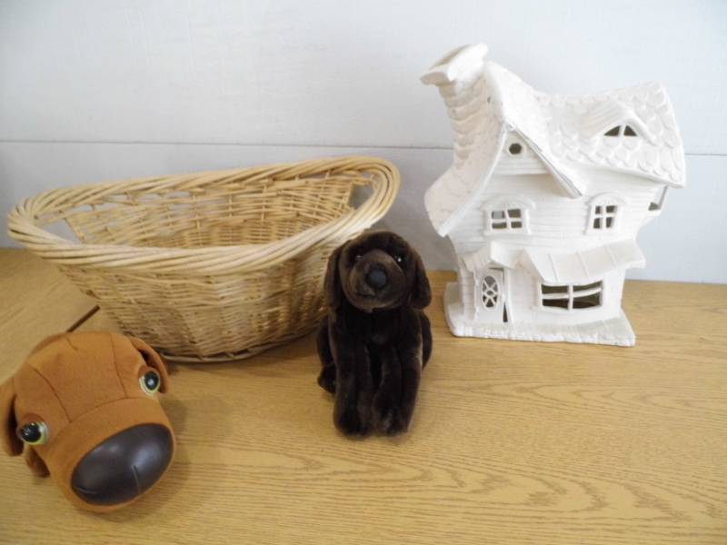 lot 32 image: Ceramic House - Basket - Dogs