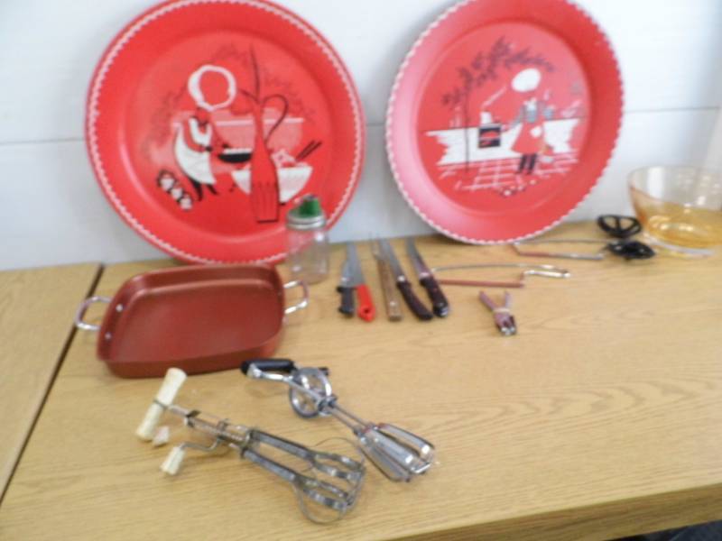 lot 35 image: Vintage Trays - Kitchen Misc