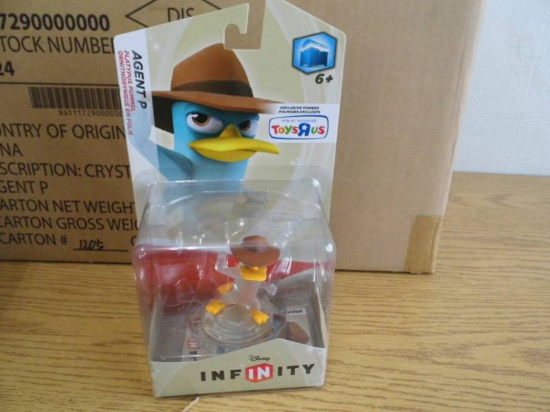 lot 53 image: Case of 24 Agent P Figures