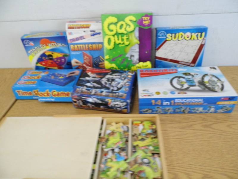 lot 68 image: Games - Puzzles