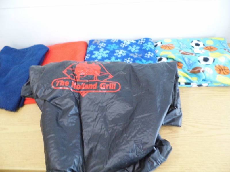 lot 69 image: Blankets - Holland Grill Cover