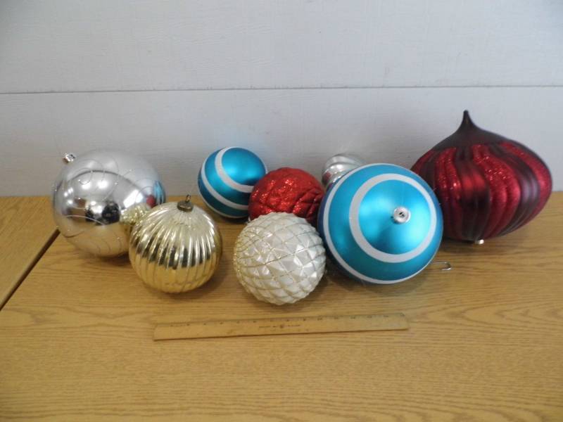 lot 72 image: Large Christmas Balls