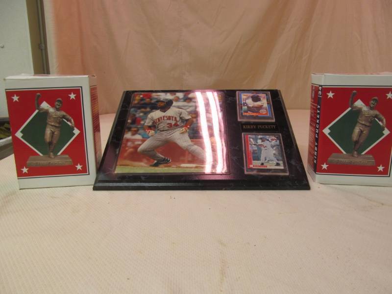 lot 2 image: Kirby Pucket Memorabilia