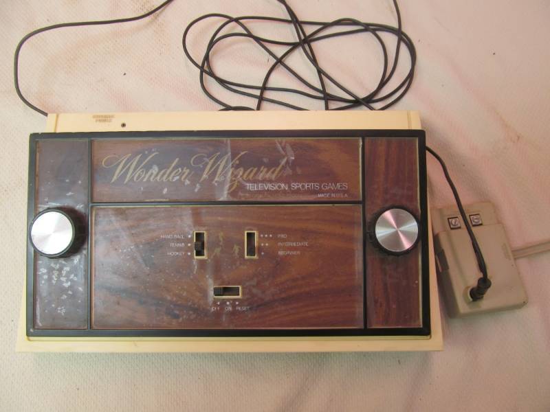 lot 4 image: vintage Wonder Wizard Television sports game console