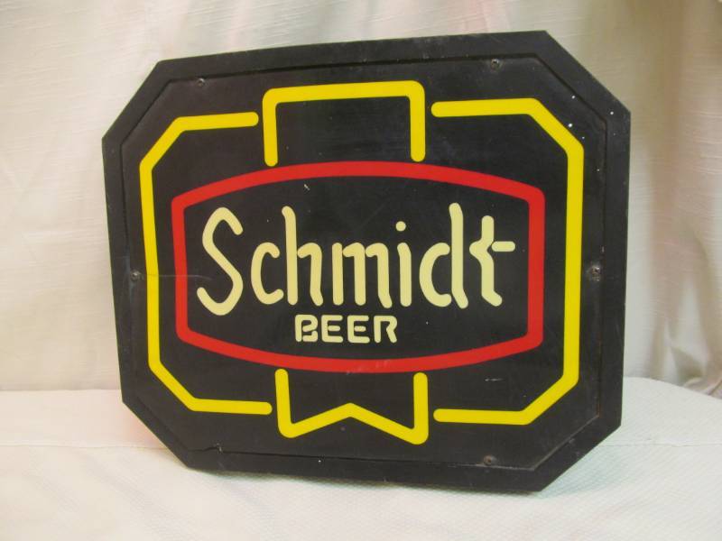lot 12 image: Schmidt Beer Lighted Sign