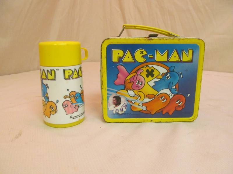 lot 30 image: vintage Pac man lunchbox, thermos