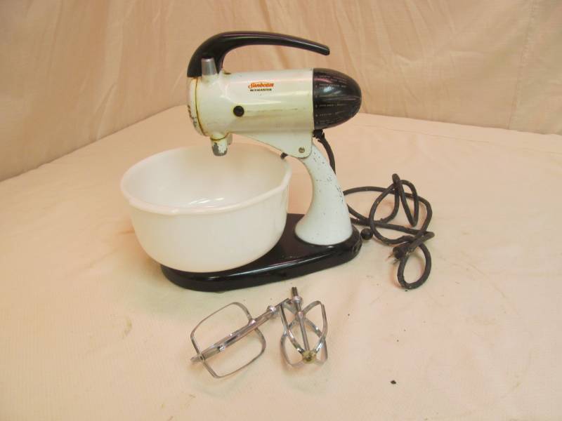 lot 34 image: vintage Sunbeam mixer set