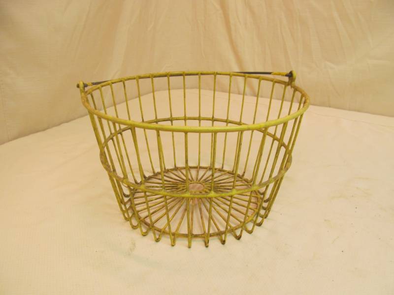 lot 48 image: vintage egg basket
