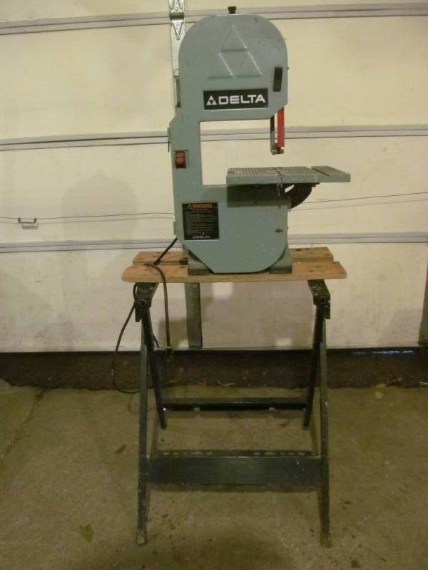 lot 111 image: Delta scroll saw on Black and Decker work mate