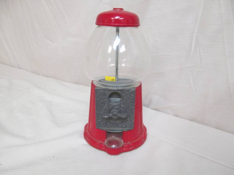 lot 27 image: candy machine