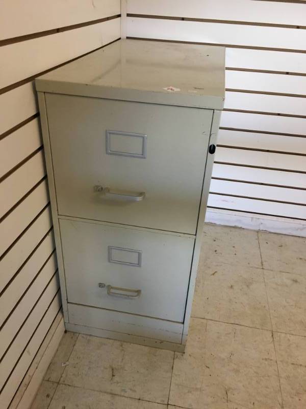 lot 8 image: 2 Drawer Metal File Cabinet