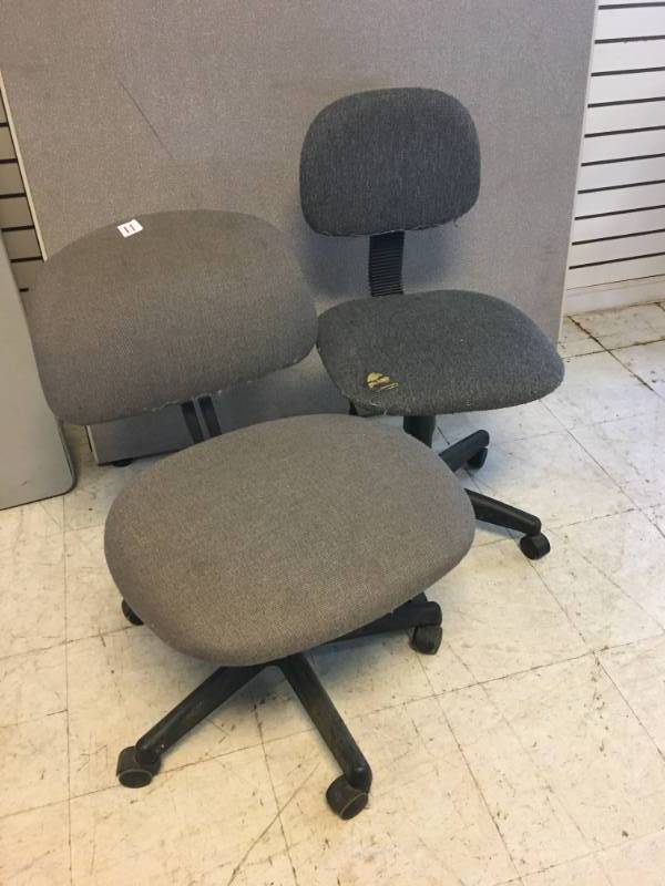 lot 11 image: Office Chairs