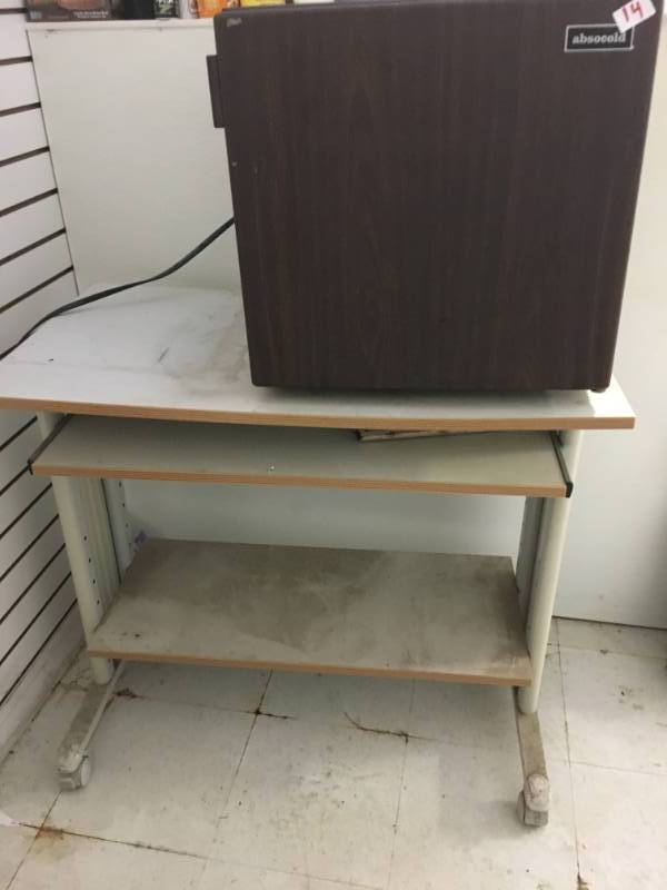 lot 14 image: Mini Fridge and Rolling Cart